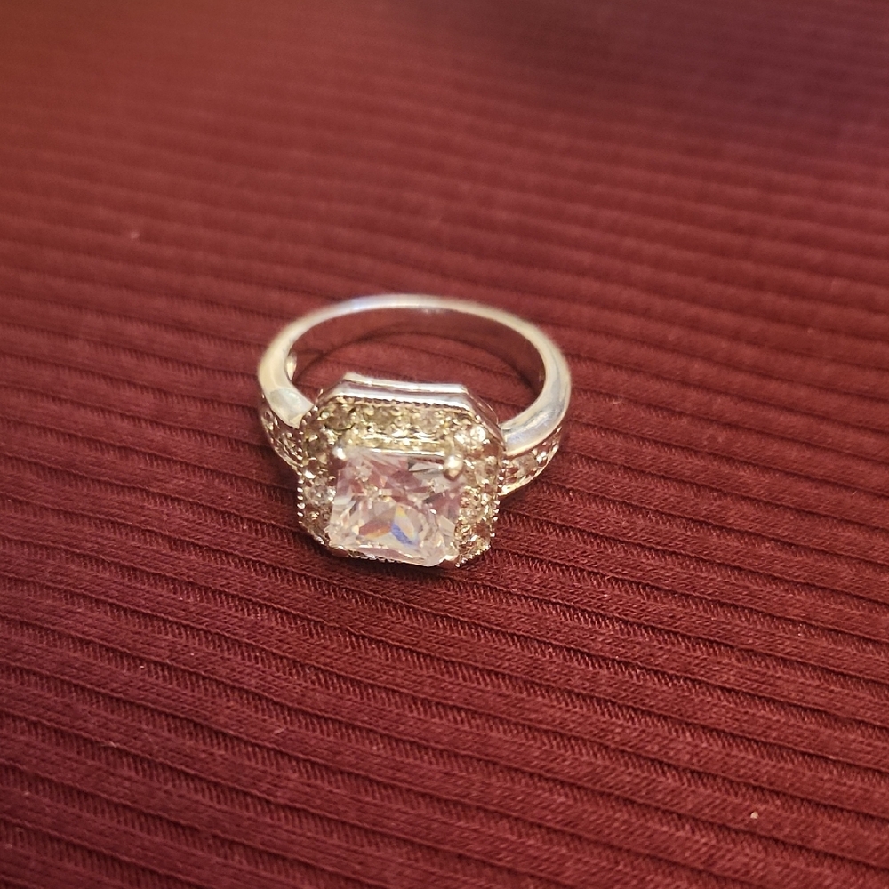 Radiant Silver Women's Ring with Clear Gemstone